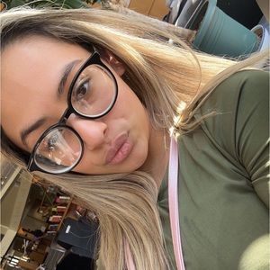 Meet your Posher, Adrianna